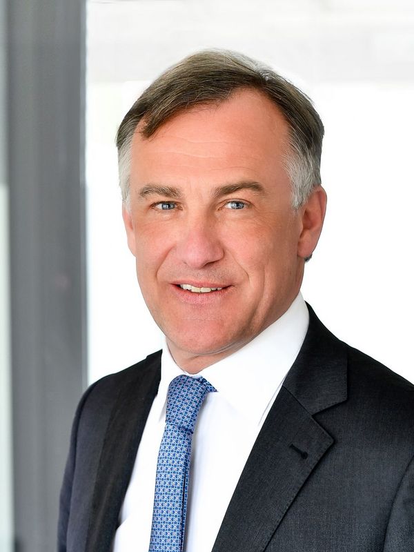 Dr. Karl Hans Arnold 