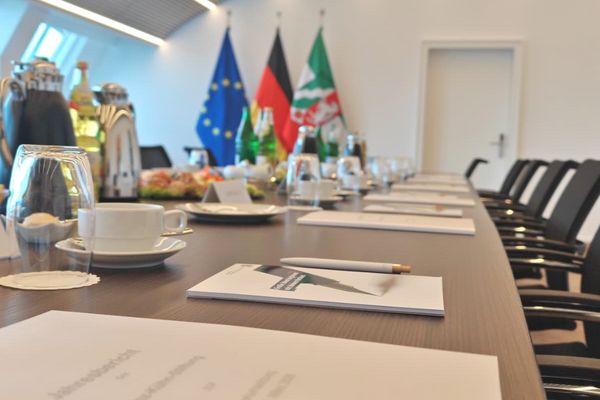 
                            19 Stipendien an junge Journalistinnen und Journalisten für 2026 
                        